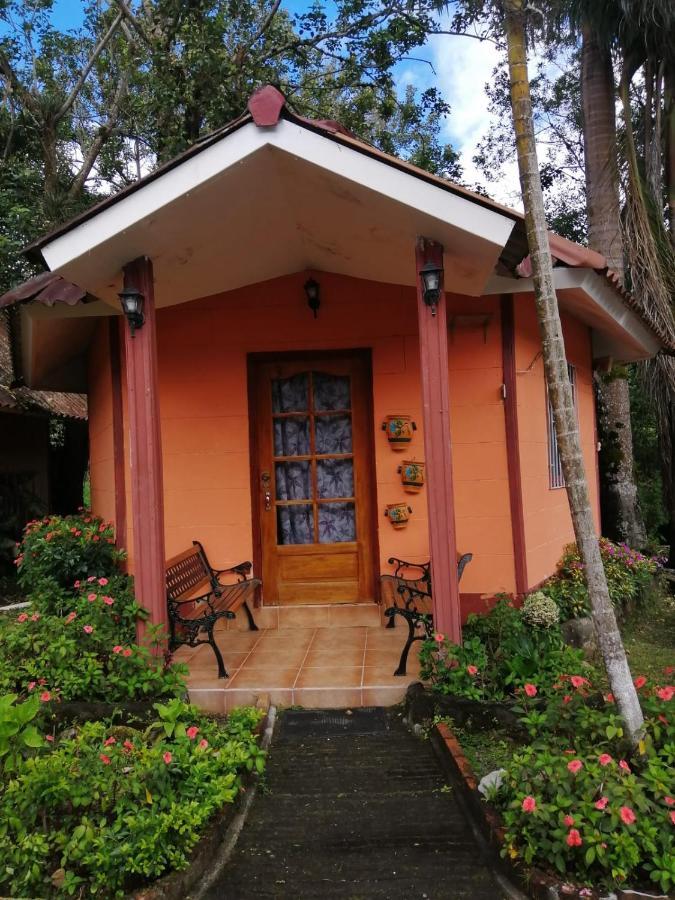 Cabanas Mountain River Lake Inn Nueva California Exterior photo